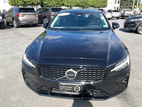 2024 Volvo S60 B5 Core Dark Theme