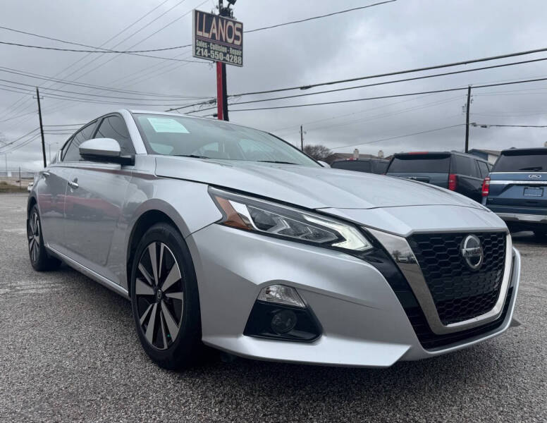 2020 Nissan Altima for sale at LLANOS AUTO SALES LLC in Dallas TX