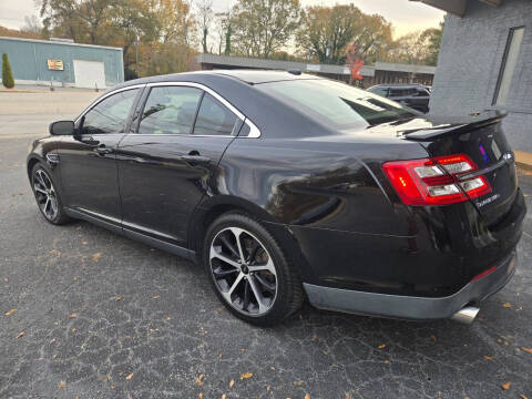 2016 Ford Taurus SHO