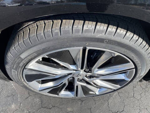 2025 Cadillac LYRIQ Luxury 3