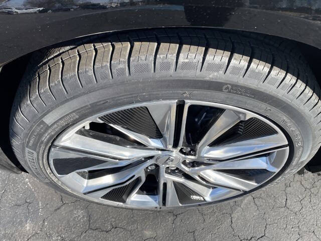 2025 Cadillac LYRIQ Luxury 3