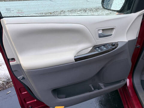 2015 Toyota Sienna XLE 8-Passenger