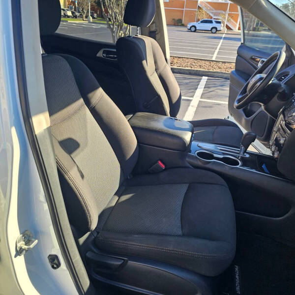 2019 Nissan Pathfinder S