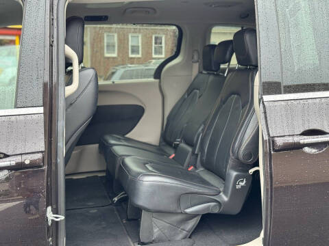 2017 Chrysler Pacifica Touring-L