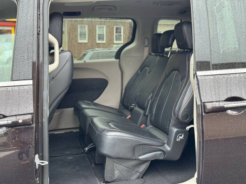 2017 Chrysler Pacifica Touring-L