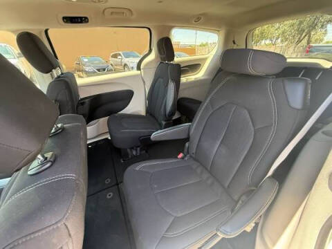 2022 Chrysler Voyager LX