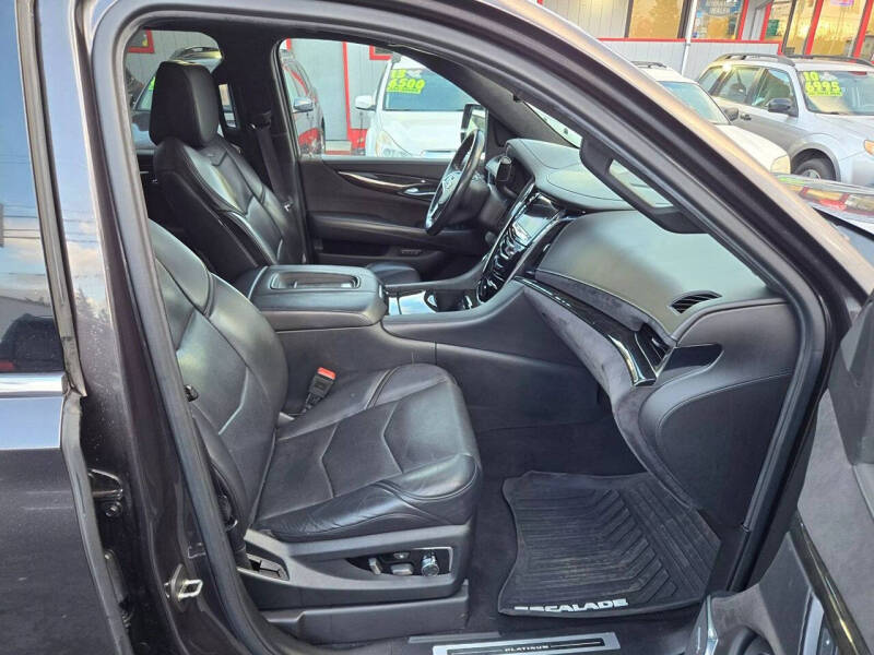 2017 Cadillac Escalade ESV Platinum