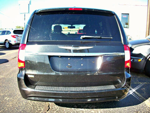 2015 Chrysler Town and Country S