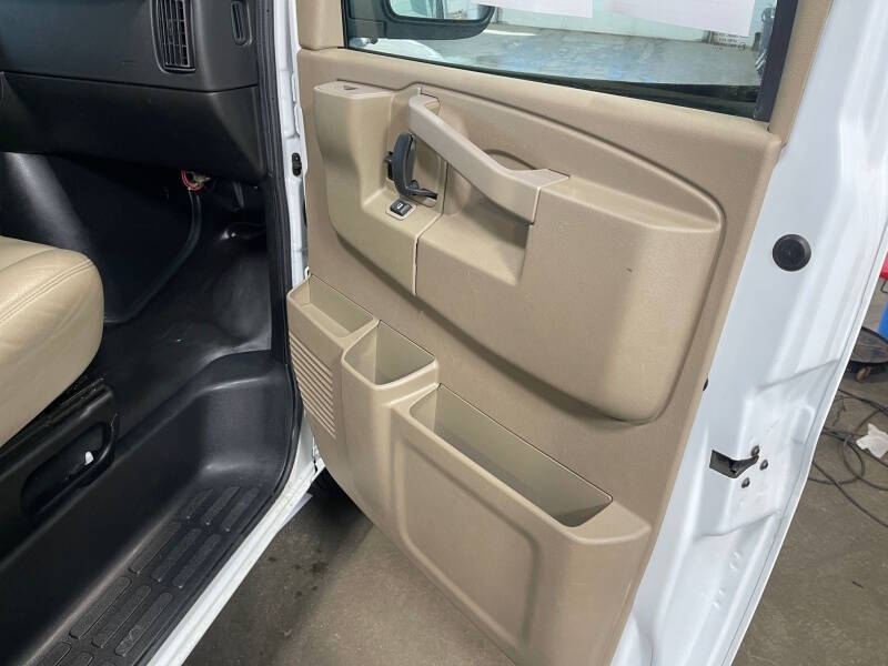 2023 Chevrolet Express 2500