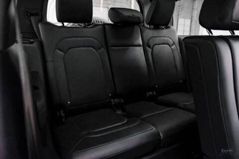 2024 Land Rover Defender 130 P400 X-Dynamic SE