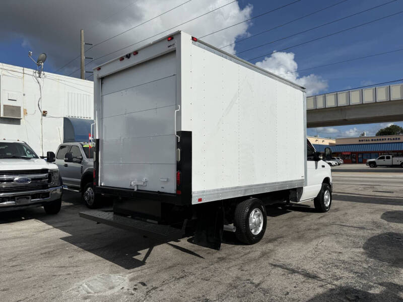 2017 Ford E-Series E-350 SD