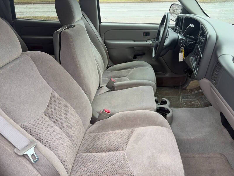 2004 Chevrolet Tahoe LS - Photo 15