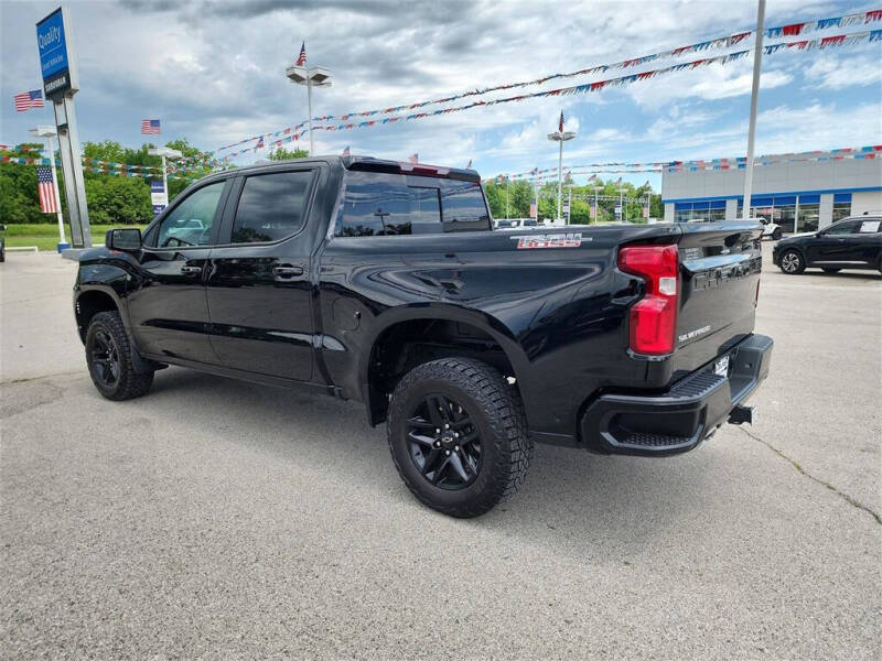 Used 2024 Chevrolet Silverado 1500 LT Trail Boss with VIN 3GCUDFE8XRG200125 for sale in Claremore, OK