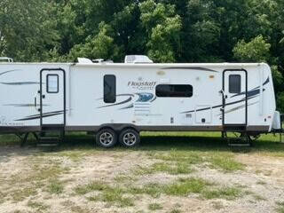 2014 FLAGSTAFF CLASSIC SUPERLITE FLT831FLSS for sale at Bruin Buys in Camden NC