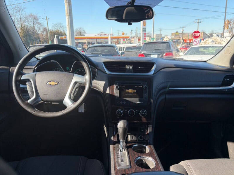 2017 Chevrolet Traverse LT