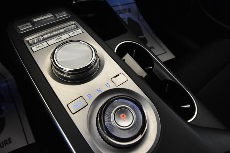 2023 Genesis GV70 2.5T Standard