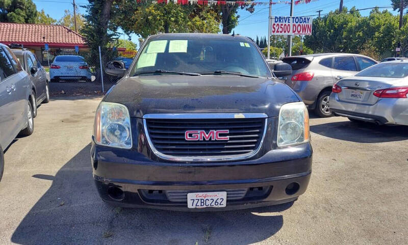 2011 GMC Yukon XL SLE