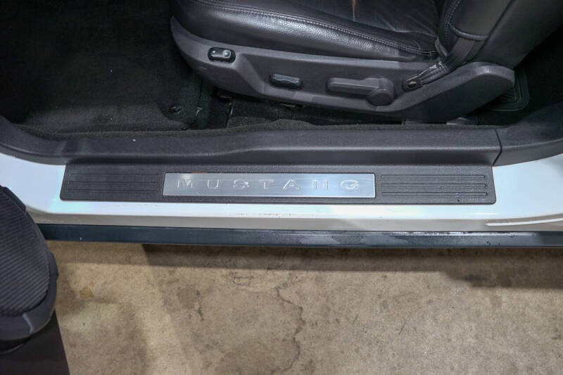 2005 Ford Mustang V6 Premium