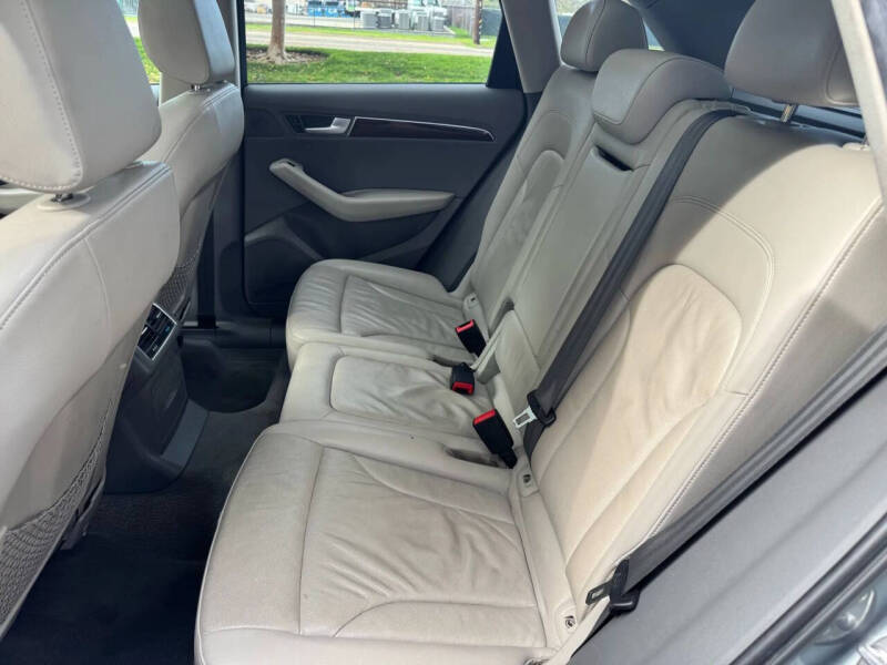 2011 Audi Q5 2.0T quattro Premium Plus