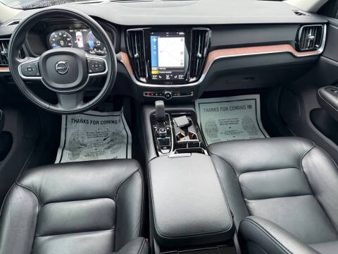 2022 Volvo S60 Recharge T8 R-Design Expression