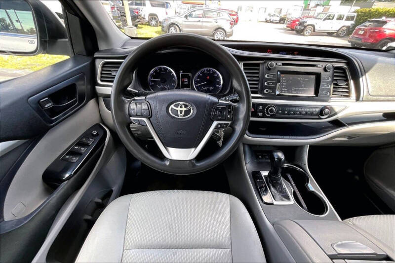 2019 Toyota Highlander LE