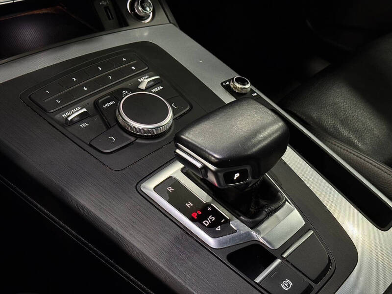 2020 Audi Q5 quattro Titanium Premium 45 TFSI