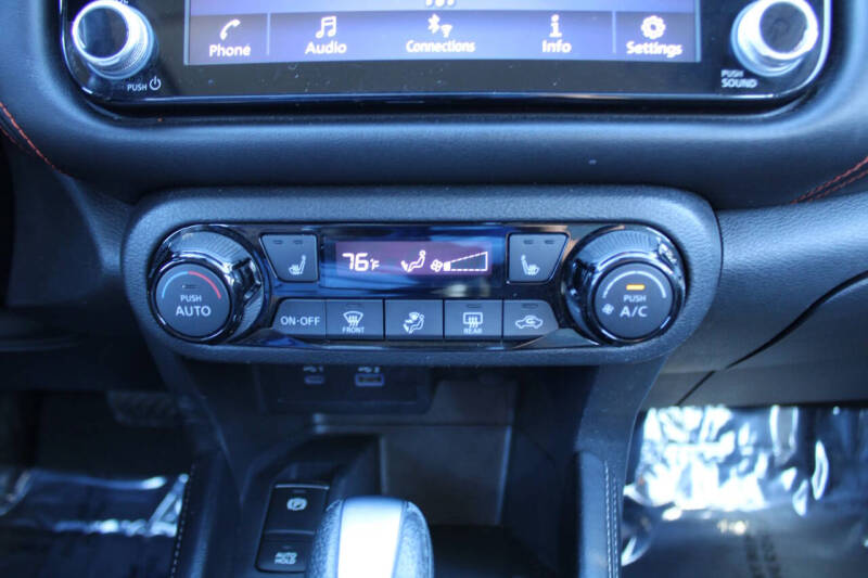 2021 Nissan Kicks SR