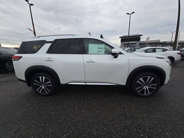 2025 Nissan Pathfinder Platinum