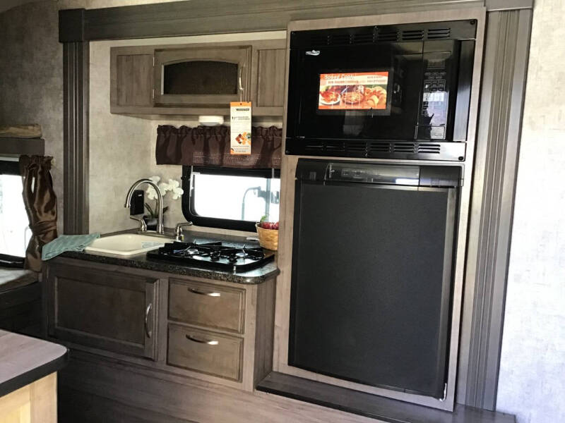 2017 Winnebago Minnie Drop