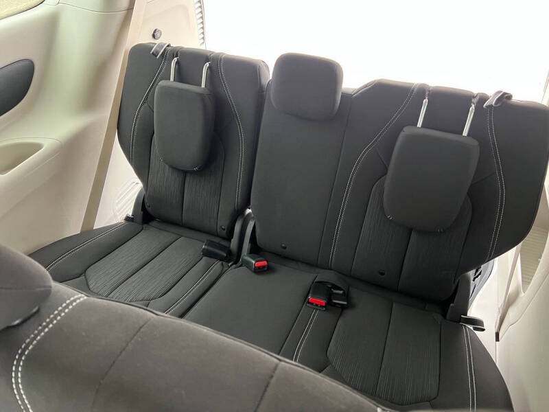 2021 Chrysler Voyager L