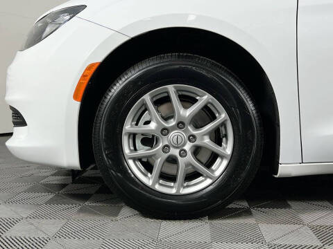 2026 Chrysler Voyager LX