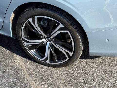 2024 Volvo S60 B5 Ultimate Dark Theme