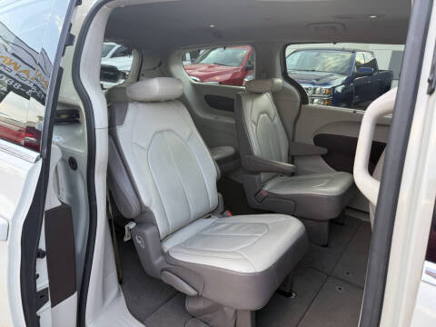 2017 Chrysler Pacifica Touring-L