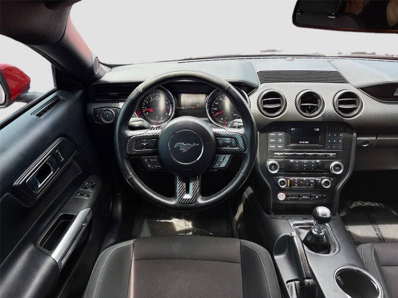 2017 Ford Mustang V6