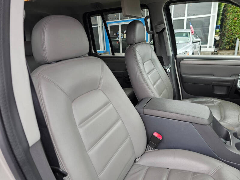 2004 Ford Explorer XLT
