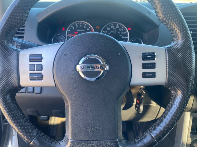 2012 Nissan Pathfinder LE