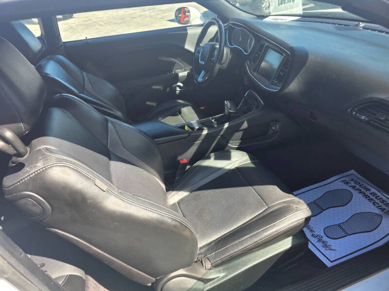 2016 Dodge Challenger SXT Plus