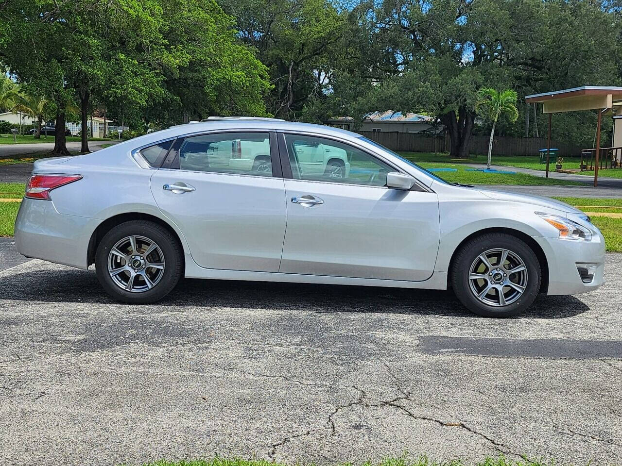 2015 NISSAN Altima Sedan - $14,995