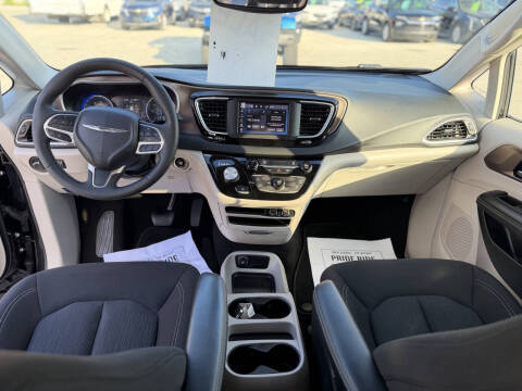 2023 Chrysler Voyager LX