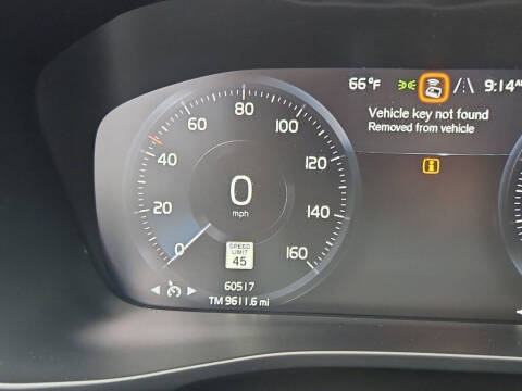 2022 Volvo XC40 T5 Momentum