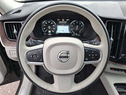 2021 Volvo XC60 T5 Momentum