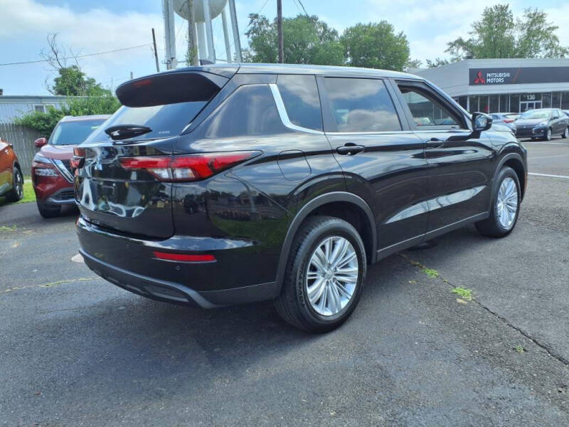 2024 Mitsubishi Outlander ES