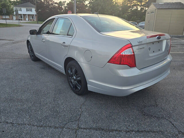 2010 Ford Fusion for sale at QUEENSGATE AUTO SALES in York, PA