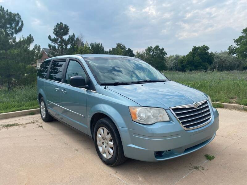 2009 Chrysler Town and Country for sale at QUEST MOTORS in Englewood CO