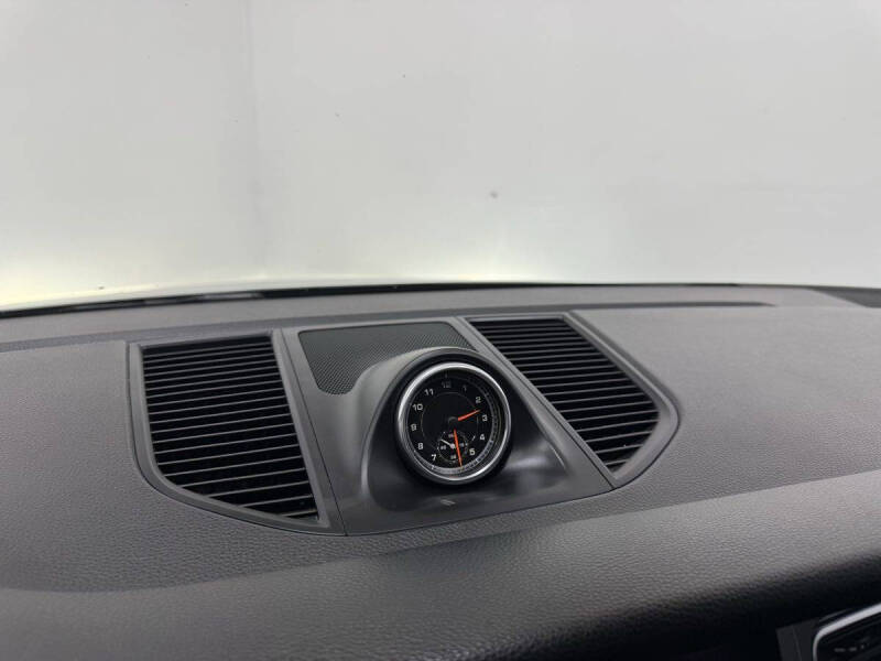 2017 Porsche Macan