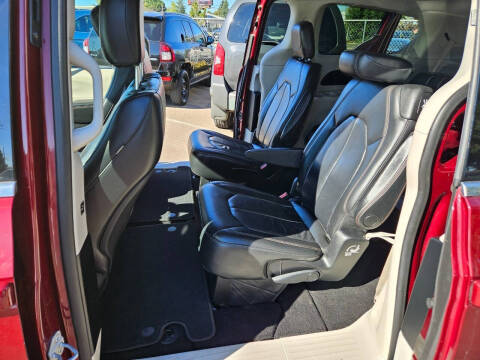 2017 Chrysler Pacifica Touring-L