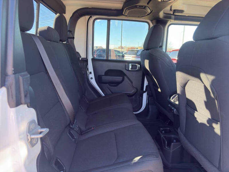 2022 Jeep Gladiator Sport