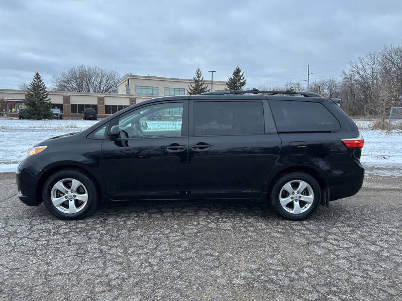 2017 Toyota Sienna LE 8-Passenger