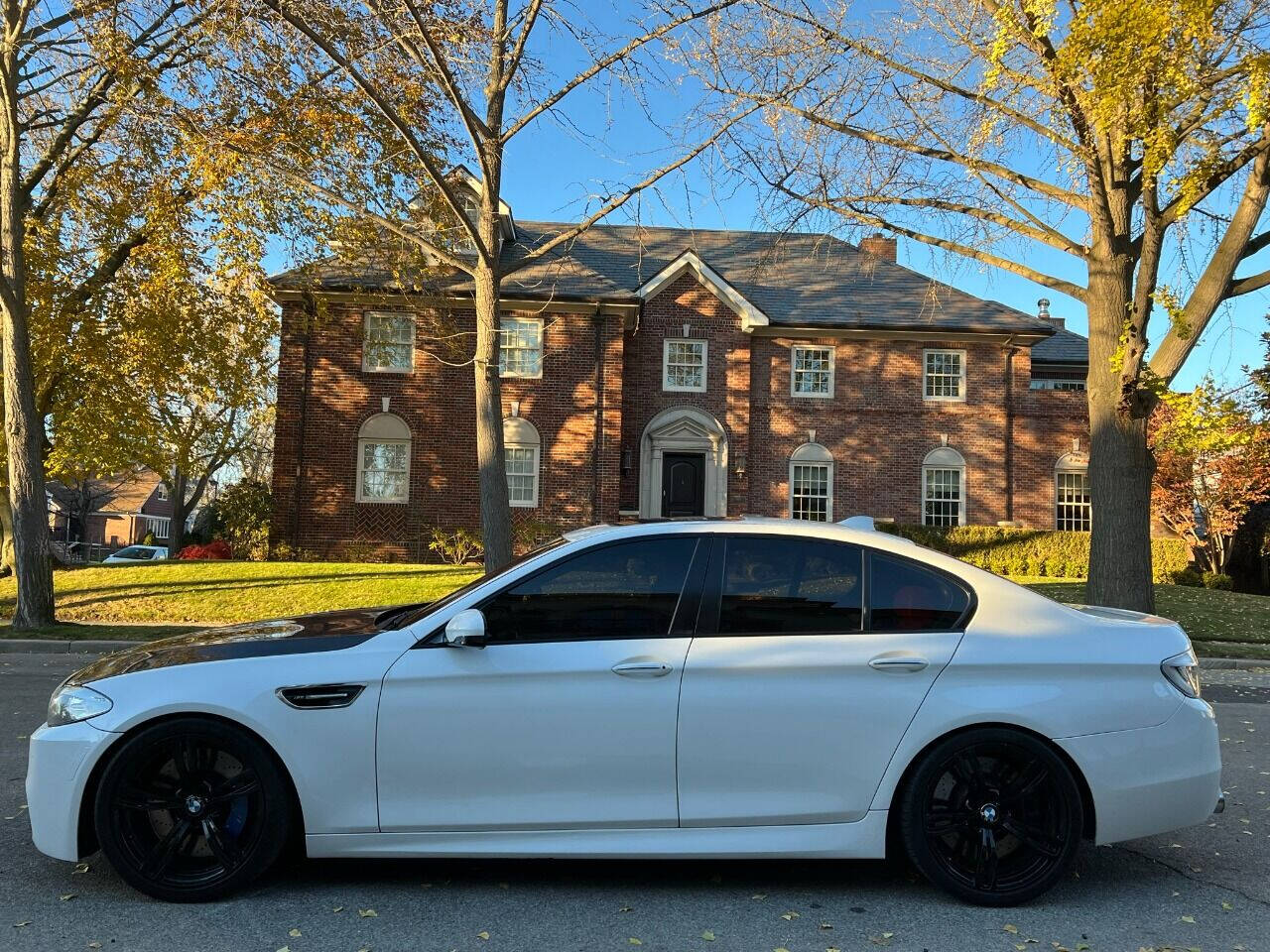 2013 BMW M5 Sedan - $27,900