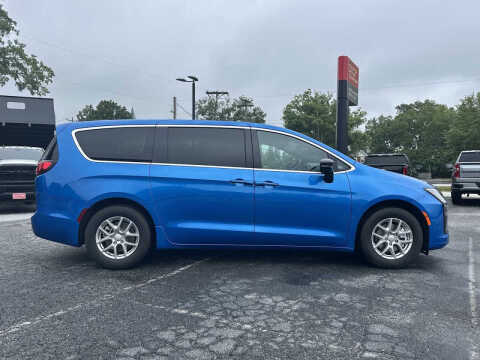 2027 Chrysler Pacifica Select